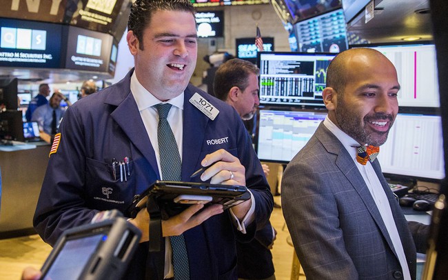 Dow Jones hồi phục mạnh sau cú giảm 600 điểm, chứng kiến phiên khởi sắc nhất từ tháng 4