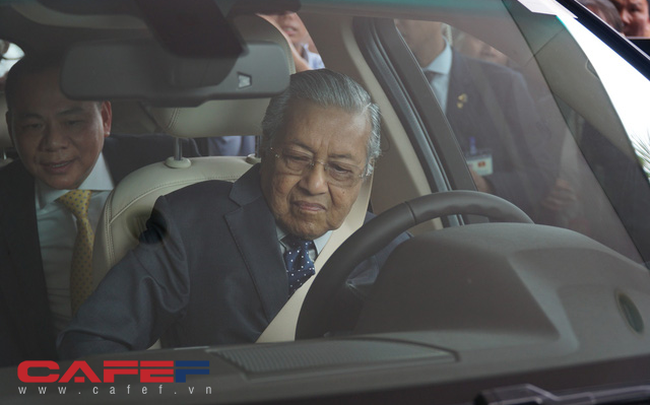 Chủ tịch Vingroup tiết lộ tốc độ gây sốc của Thủ tướng 94 tuổi lái xe Vinfast: 120 km/h