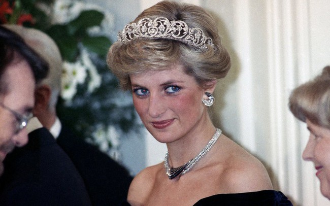 Công nương Diana: Cuộc đời đẫm nước mắt của đoá hồng nước Anh xinh đẹp, tài hoa nhưng bạc mệnh