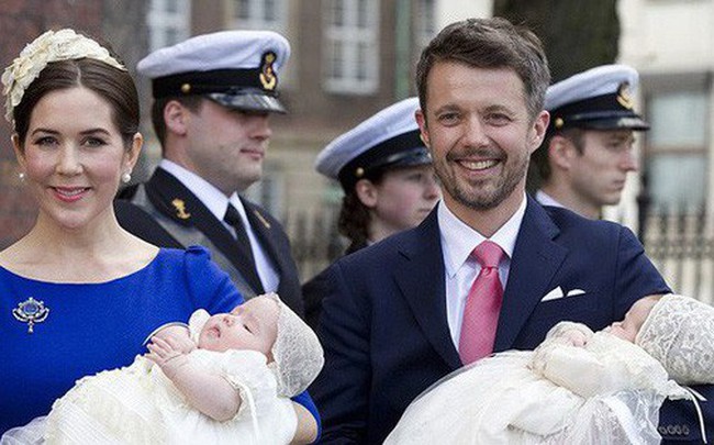 Hai bé sinh đôi Hoàng gia Đan Mạch gây sốt với vẻ xinh xắn khó cưỡng, vượt mặt cả George và Charlotte nước Anh