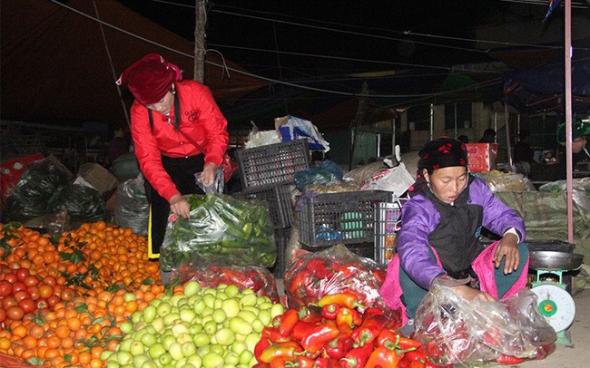 Độc đáo chợ phiên Đồng Văn ngày cuối tuần