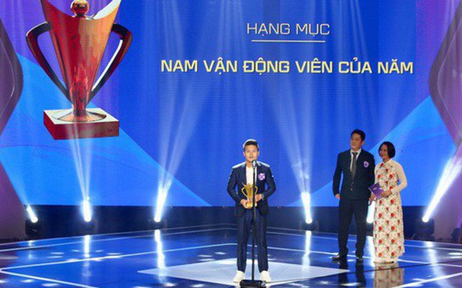 Sau QBV Việt Nam 2018, Quang Hải lại ẵm thêm danh hiệu cao quý