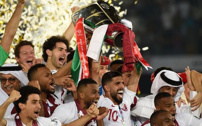 Khoảnh khắc tân vương Qatar hãnh diện nâng cao cúp vô địch, khép lại hành trình Asian Cup 2019 không thể quên