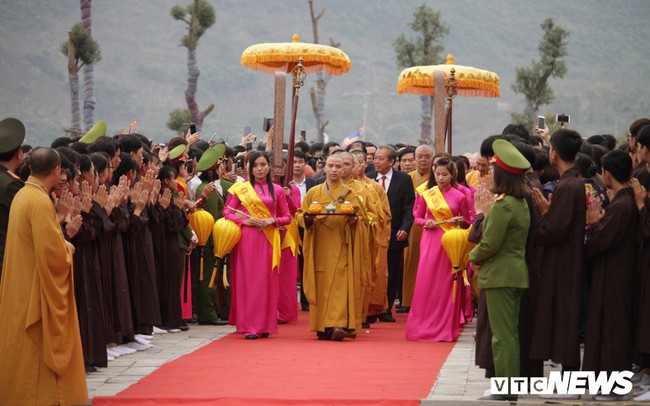 Ảnh: Vạn người tham gia lễ rước nước tại chùa Tam Chúc lớn nhất thế giới