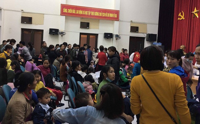 Cả nghìn trẻ Bắc Ninh về Hà Nội xét nghiệm sán lợn: BV không còn chỗ chen chân