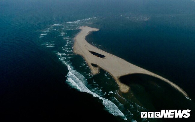 Đảo cát dài 3 cây số nổi lên giữa biển Hội An: Hiện tượng không lạ nhưng chưa thể lý giải