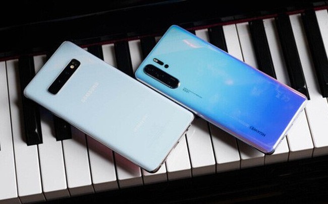 Giữa tâm bão, Samsung Singapore cho người dùng đổi điện thoại Huawei lấy Galaxy S10