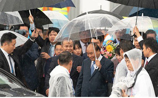 Hình ảnh đón Thủ tướng và Phu nhân tại sân bay Kansai, Nhật Bản