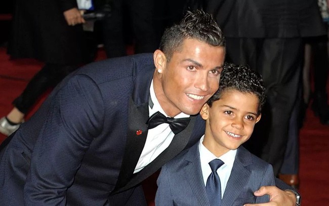 Ông bố Ronaldo nổi tiếng đào hoa, sát gái nhưng dạy con lại vô cùng chỉn chu và đáng ngưỡng mộ