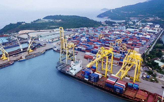 Đầu tư mạnh vào cảng biển, Việt Nam sẽ hưởng lợi lớn từ chiến tranh thương mại?