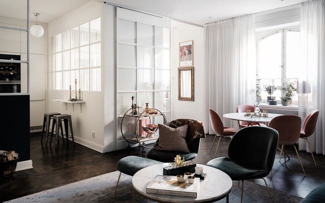 Căn hộ rộng 61m² đẹp bí ẩn, sang trọng nhờ bài trí sắc màu trung tính vô cùng ăn ý