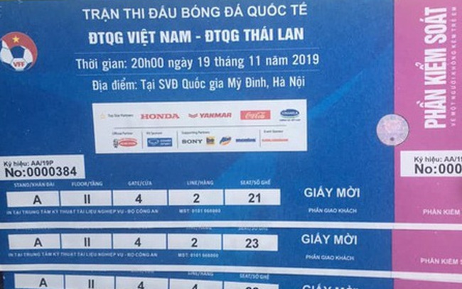 Sát giờ G, dân chợ đen thu mua vé trận Việt Nam và Thái Lan bất chấp giá