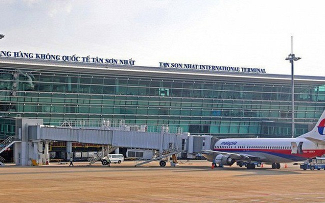 Cảnh báo thị trường hàng không bị đóng băng do sân bay Tân Sơn Nhất quá tải