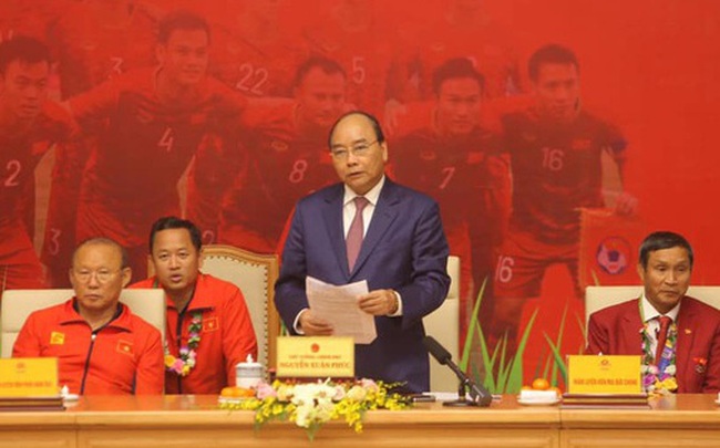 Thủ tướng giải đáp thắc mắc vì sao "chỉ tiếp 2 đội bóng đá U22 Việt Nam"