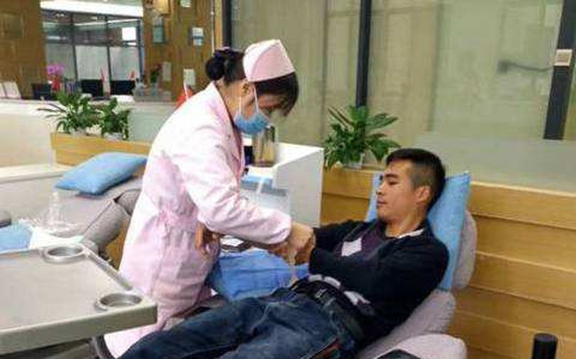 Kết quả hình ảnh cho Bên trong một phòng chăm sóc ca bệnh nặng vì nhiễm Covid-19. Ảnh: Xinhua