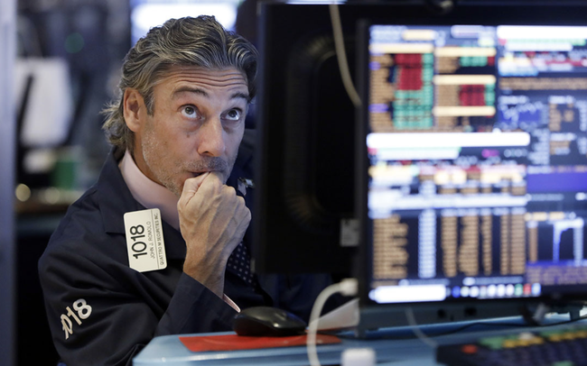Căng thẳng Mỹ-Trung leo thang, Dow Jones mất đà tăng trong 3 phiên liên tiếp, rớt gần 150 điểm
