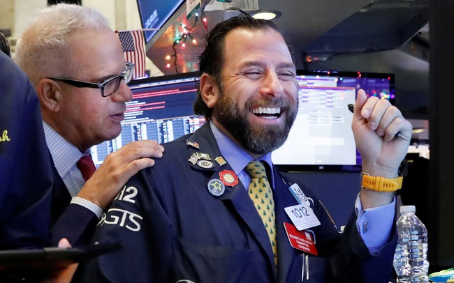 Chứng khoán Mỹ tăng đột biến, Dow Jones có lúc vượt 27.000 điểm nhờ việc làm tăng kỷ lục