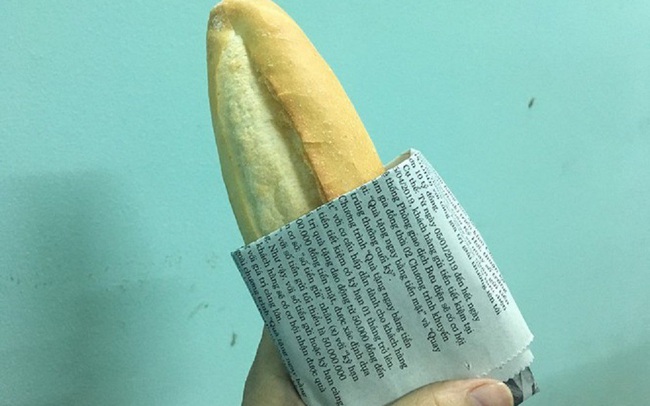 Một cơ sở bị xử phạt 27,5 triệu đồng sau khi bị tố bán bánh mì mốc cho khách