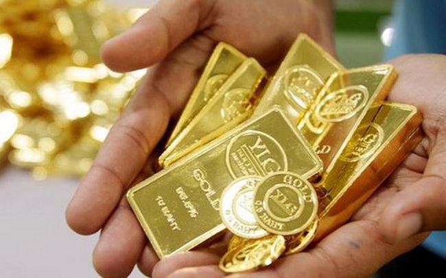 Người dân Trung Quốc, Ấn Độ bán mạnh vàng để thu tiền về do Covid-19