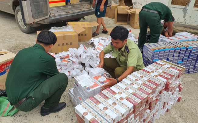 Tạm giữ 3.000 bao thuốc lá và hàng trăm kem trị nám nhập lậu