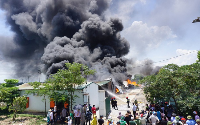 Thanh Hóa: Cháy lớn tại khu công nghiệp Tây Bắc Ga