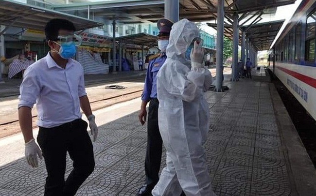 Nhiều hành khách bay cùng chuyến với nữ bệnh nhân nhiễm Covid-19 tại Hà Nội, đã đi đến miền Trung