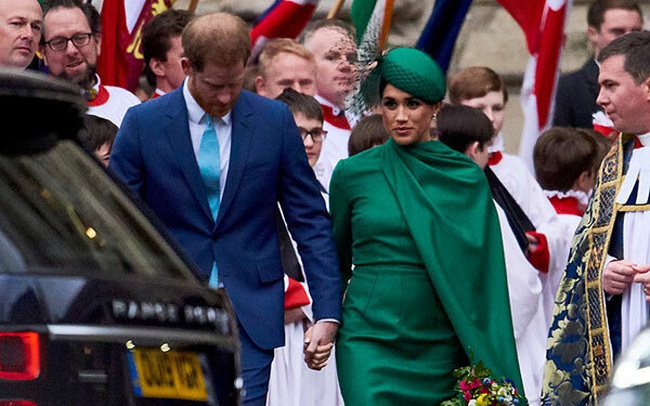Meghan Markle vẫy chào tạm biệt hoàng gia trong khi Harry gần như suy sụp, vài giờ sau Công nương Kate xuất hiện tỏa sáng trong sự kiện mới