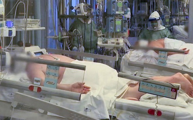 Hình ảnh thường thấy trong các bệnh viện điều trị Covid-19: Tại sao nhiều bệnh nhân phải nằm sấp khi điều trị?