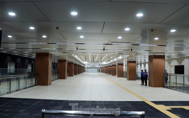 Chiêm ngưỡng nhà ga metro hiện đại đầu tiên dưới lòng đất Sài Gòn Chiêm ngưỡng nhà ga metro hiện đại đầu tiên dưới lòng đất Sài Gòn