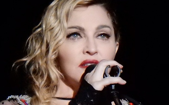 Showbiz thế giới đón nhận tin nóng: Madonna xác nhận nhiễm COVID-19, hé lộ lịch trình cụ thể, đóng góp 25 tỷ chống dịch