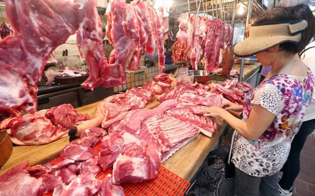 Bao giờ người dân mua được thịt lợn giá rẻ?