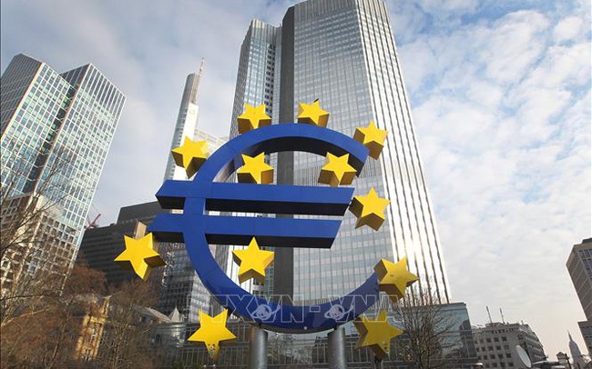 Các gói cứu trợ khổng lồ khiến ECB quan ngại về khả năng trả nợ của Eurozone