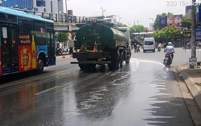 114 tỷ đồng rửa đường ở Hà Nội: Tránh ồ ạt, lãng phí