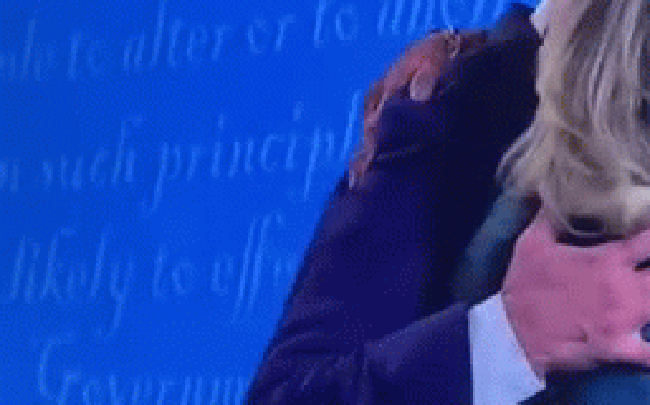 Kết thúc cuộc tranh luận, gia đình Joe Biden thể hiện tình cảm mặn nồng, trong khi nhà ông Trump lại có động thái hoàn toàn trái ngược Kết thúc cuộc tranh luận, gia đình Joe Biden thể hiện tình cảm mặn nồng, trong khi nhà ông Trump lại có động thái hoàn toàn trái ngược