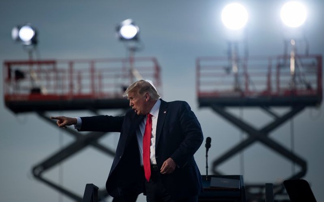 Ông Trump đòi bỏ tù đối thủ, tuyên bố có thể rời khỏi Mỹ nếu thua cuộc Ông Trump đòi bỏ tù đối thủ, tuyên bố có thể rời khỏi Mỹ nếu thua cuộc
