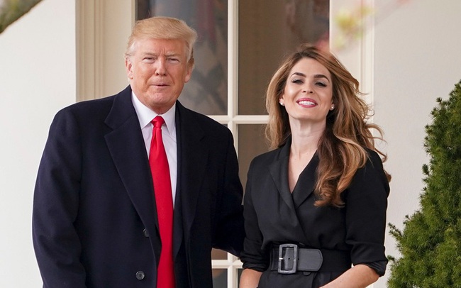 Vợ chồng ông Trump phải đi xét nghiệm Covid-19 sau khi phụ tá thân cận dương tính
