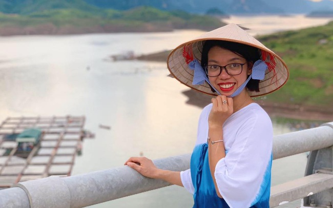 Chuyện "cô bé bán diêm" đời thật: 13 tuổi xa nhà đi làm osin, ngủ dưới dầm cầu đến học bổng Australia và dự án Hope Box giúp đỡ phụ nữ bị bạo hành