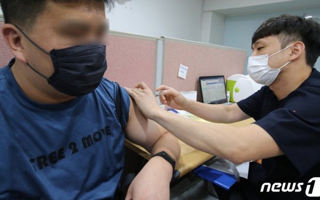 Hàn Quốc: 5 người tử vong sau khi tiêm vaccine phòng cúm, nguyên nhân cụ thể đang được làm rõ Hàn Quốc: 5 người tử vong sau khi tiêm vaccine phòng cúm, nguyên nhân cụ thể đang được làm rõ