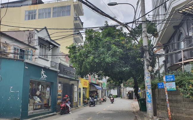 TPHCM cách ly 3 người tiếp xúc với ca nghi mắc COVID-19