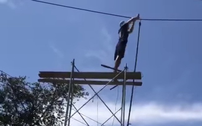 Kê giàn giáo lên cắt dây điện 220kv vì… đi ngang qua nhà Kê giàn giáo lên cắt dây điện 220kv vì… đi ngang qua nhà