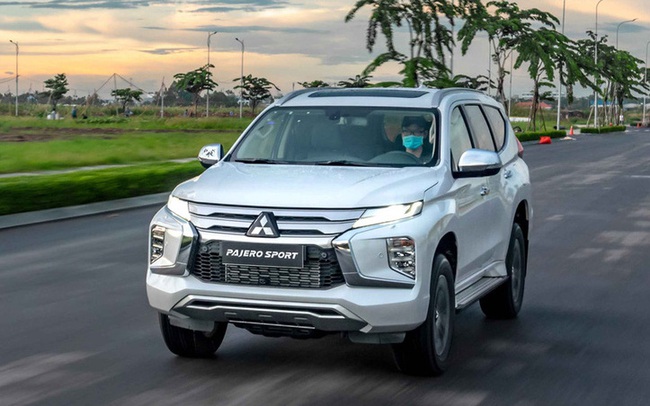 Mitsubishi Pajero Sport 2020 giá từ 1,11 tỷ đồng - Lật ‘thế cờ’ công nghệ với Toyota Fortuner Mitsubishi Pajero Sport 2020 giá từ 1,11 tỷ đồng - Lật ‘thế cờ’ công nghệ với Toyota Fortuner