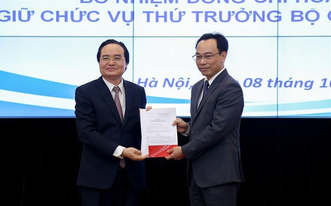 Công bố Quyết định bổ nhiệm Thứ trưởng Bộ GDĐT Hoàng Minh Sơn Công bố Quyết định bổ nhiệm Thứ trưởng Bộ GDĐT Hoàng Minh Sơn
