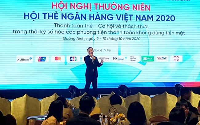 Thẻ ngân hàng Việt:​​​​​​​ Chuyển đổi để bắt kịp hội nhập