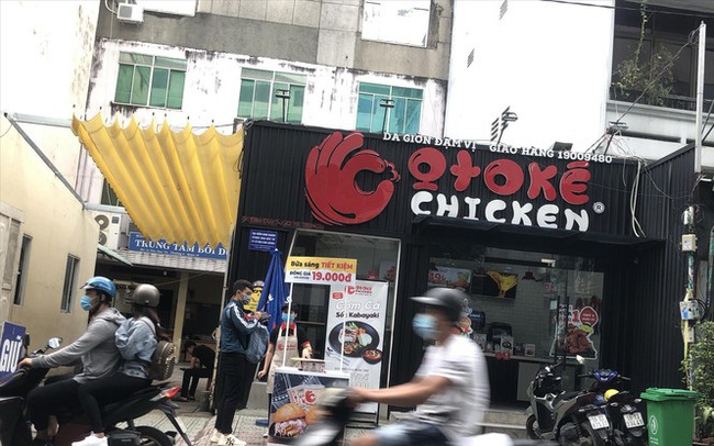 Khi 'đại gia' cũng ra... vỉa hè Khi 'đại gia' cũng ra... vỉa hè