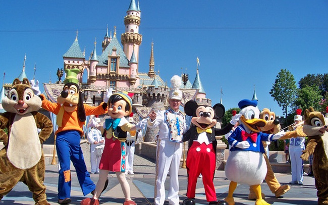 Vì sao tập đoàn Disney sẵn sàng thuê sinh viên và bỏ công sức đào tạo 4-6 tuần chỉ để phục vụ trong gần 8 tuần? Vì sao tập đoàn Disney sẵn sàng thuê sinh viên và bỏ công sức đào tạo 4-6 tuần chỉ để phục vụ trong gần 8 tuần?