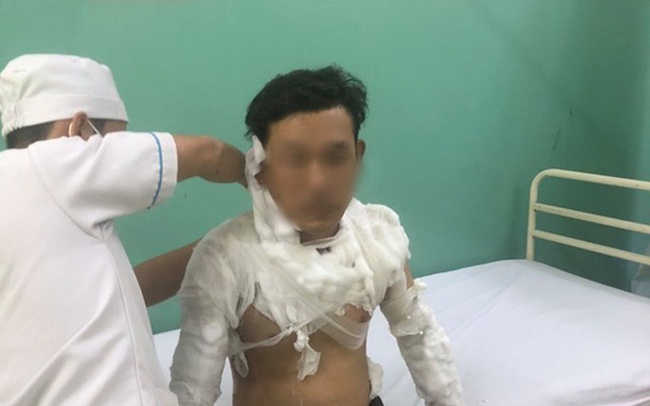 Đưa kẻ cướp ngân hàng ở Bình Tân đi cấp cứu Đưa kẻ cướp ngân hàng ở Bình Tân đi cấp cứu