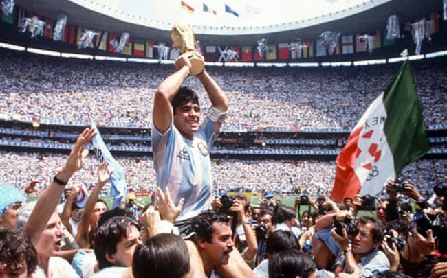 Huyền thoại bóng đá Diego Maradona qua đời ở tuổi 60 Huyền thoại bóng đá Diego Maradona qua đời ở tuổi 60