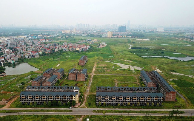 Vì sao nhiều khu vực tại Hà Nội quay cuồng trong cơn sốt đất cuối năm? Vì sao nhiều khu vực tại Hà Nội quay cuồng trong cơn sốt đất cuối năm?