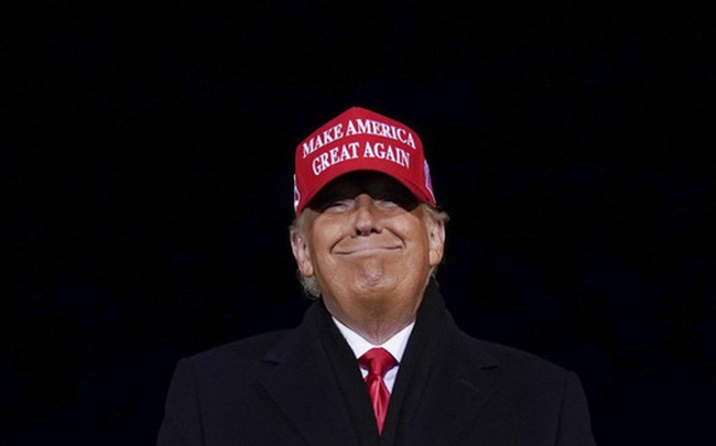TT Trump tuyên bố lúc nửa đêm: "Ngày mai sẽ là một trong những chiến thắng vĩ đại nhất lịch sử" TT Trump tuyên bố lúc nửa đêm: "Ngày mai sẽ là một trong những chiến thắng vĩ đại nhất lịch sử"