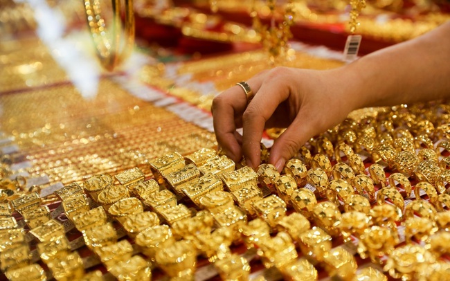Giá vàng lại sắp vượt mốc 2.000 USD/ounce?